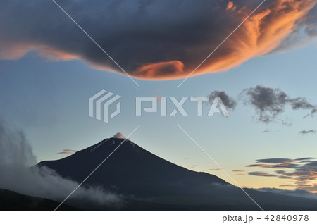 吊し雲と富士 42840978