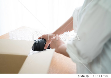 出品　フリマ 女性 42841290