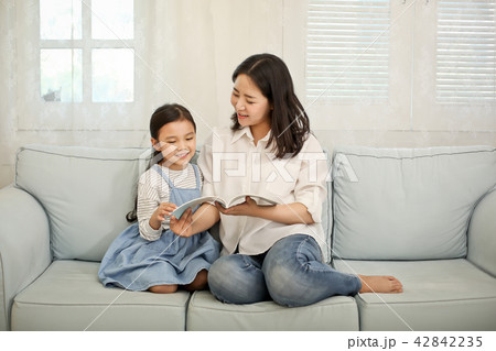 子供 少女 女の子 42842235