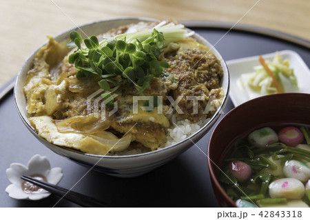 カツ丼とお吸い物 カツ丼とお吸い物 42843318