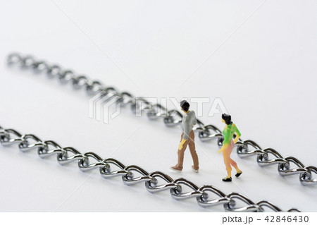 現状から脱出を考える人たち　イメージ 42846430