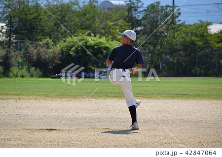 少年野球 ピッチャーの写真素材