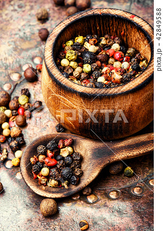 Spice-pepper peas or peppercorn 42849588
