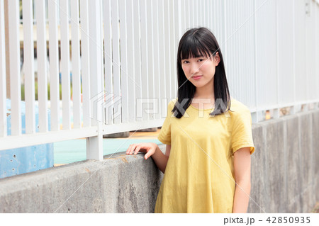 若い女性のポートレート 若い女性のポートレート 42850935