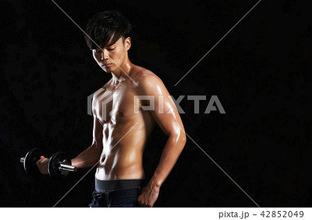 フィットネス　筋肉　ダンベル　 42852049