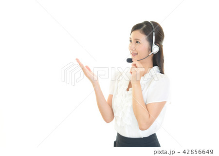 案内するオペレーター 案内するオペレーター 42856649