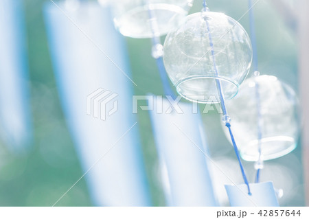 大阪府三島郡島本町の水無瀬神宮の風鈴を撮影したもの 42857644