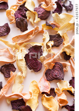 Vegetable dehydrated chips 42857977