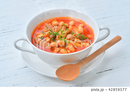 注意）湯気はレタッチ合成。蒸し大豆を使ったポークビーンズ（大豆と豚肉のトマトスープ）です。 42859377