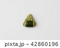 稲でできたおにぎり 42860196