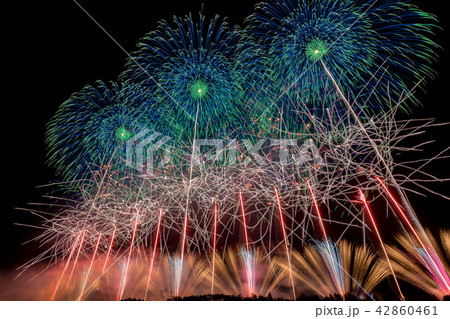 桟敷席からの赤川花火大会の写真素材 [42860461] - PIXTA