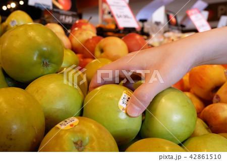 Motion of woman's hand picking ambrosia apple 42861510