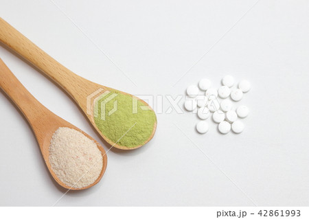 サプリメントとスプーン 42861993