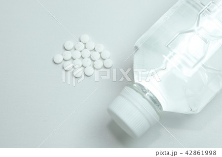 サプリメントとスプーン 42861998