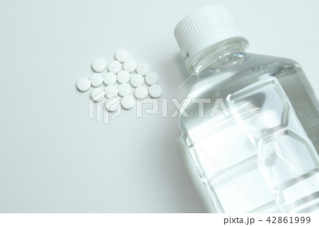 サプリメントとスプーン 42861999