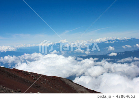 富士山頂から見た雲海 富士山頂から見た雲海 42864652