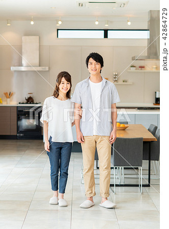 若い夫婦 若い夫婦 42864729