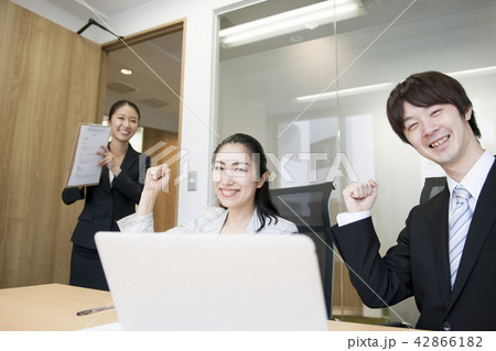 ビジネスシーン 企画達成 会議 ビジネスシーン 企画達成 会議 42866182