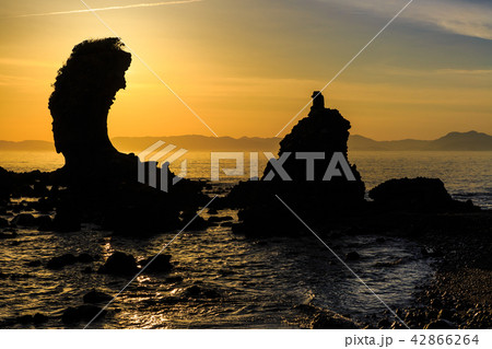 両子岩（ふたごいわ）の夕陽　【長崎県南島原市】 42866264