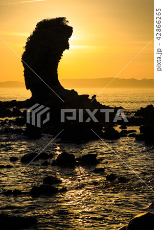 両子岩(ふたごいわ)の夕陽 【長崎県南島原市】 両子岩(ふたごいわ)の夕陽 【長崎県南島原市】 42866265