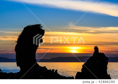 両子岩(ふたごいわ)の夕陽 【長崎県南島原市】 両子岩(ふたごいわ)の夕陽 【長崎県南島原市】 42866280