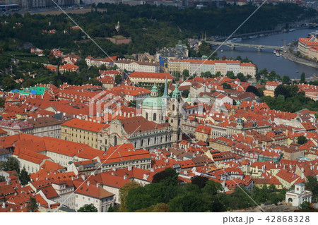 ペトシーン展望台から撮影した 聖ミクラーシュ教会  ペトシーン展望台から撮影した 聖ミクラーシュ教会  42868328