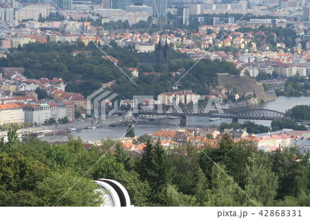 ペトシーン展望台から撮影した　ヴィシェフラド 42868331