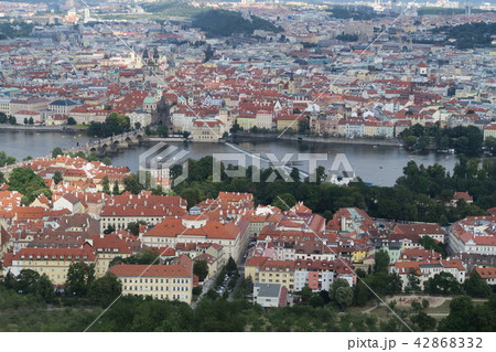 ペトシーン展望台から撮影したプラハの街 ペトシーン展望台から撮影したプラハの街 42868332