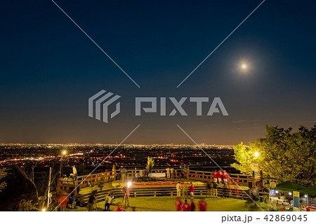 岐阜県　海津市　南濃町　月見の森からの眺め　満月　中秋の名月　観月会の準備をする人々 42869045