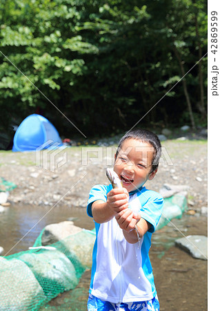 釣りを楽しむ子ども 42869599