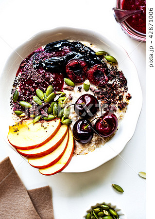 Overnight Oat with Cherry and Black Sesame Butter  42871006
