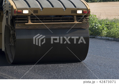 Road roller on asphalt. Summer sunny day 42873071