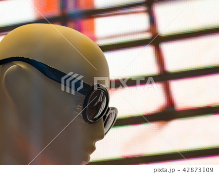 mannequin with sunglass 42873109