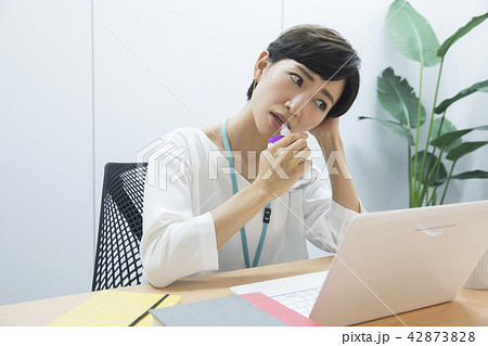 ビジネスウーマン 42873828