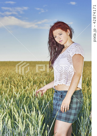 Young girl Young girl 42874171