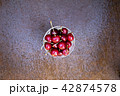 Fresh sweet cherries bowl on grunge rust background 42874578