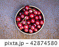 Fresh sweet cherries bowl on grunge rust background 42874580