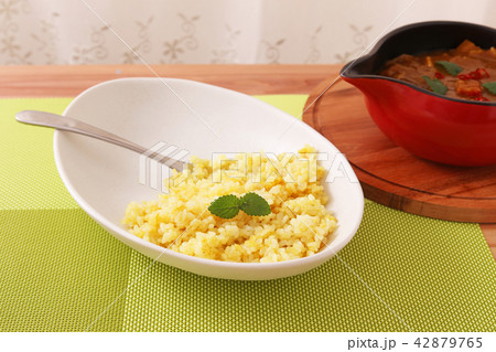 おいしそうなカレーライス 42879765