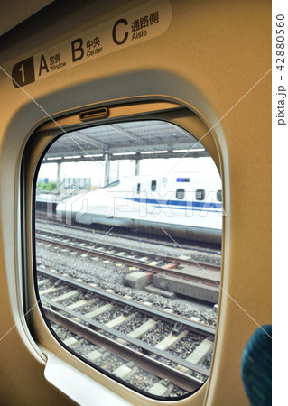 新幹線の車窓　岐阜羽島駅　新幹線発車風景 42880560