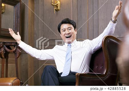 ビジネスマン 社長 笑顔 42885528
