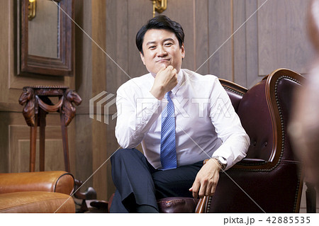 ビジネスマン 社長 笑顔 42885535