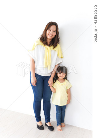 お母さんと子ども 42885555