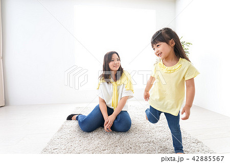 お母さんと子ども お母さんと子ども 42885567