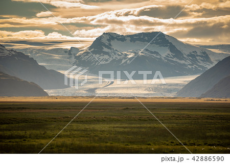 Vatnajokull glacier in background Iceland 42886590