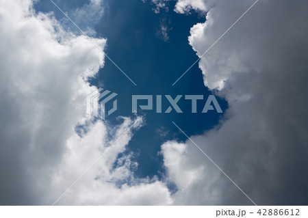 空 雲 青い 42886612