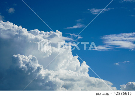 空 雲 青い 42886615