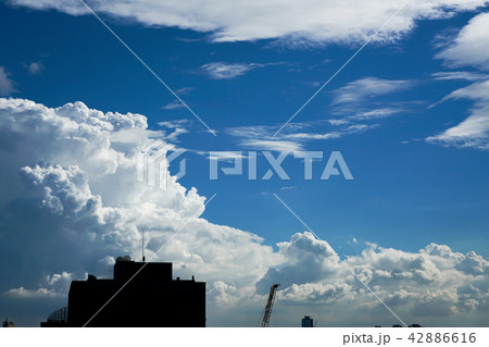 空 雲 青い 42886616
