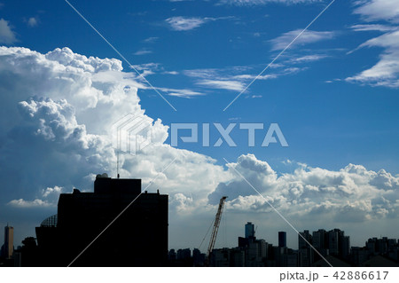 空 雲 青い 42886617