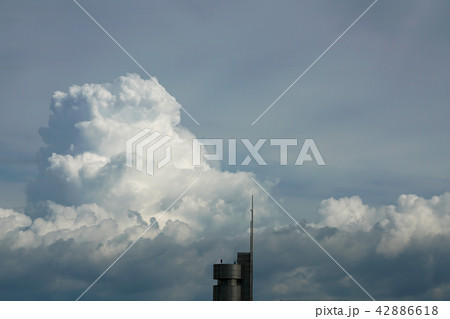 空 雲 青い 42886618