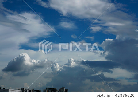 空 雲 青い 42886620